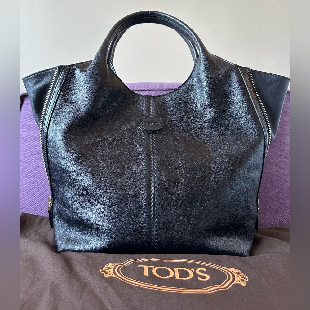 Tod's pebbled leather zip tote bag.